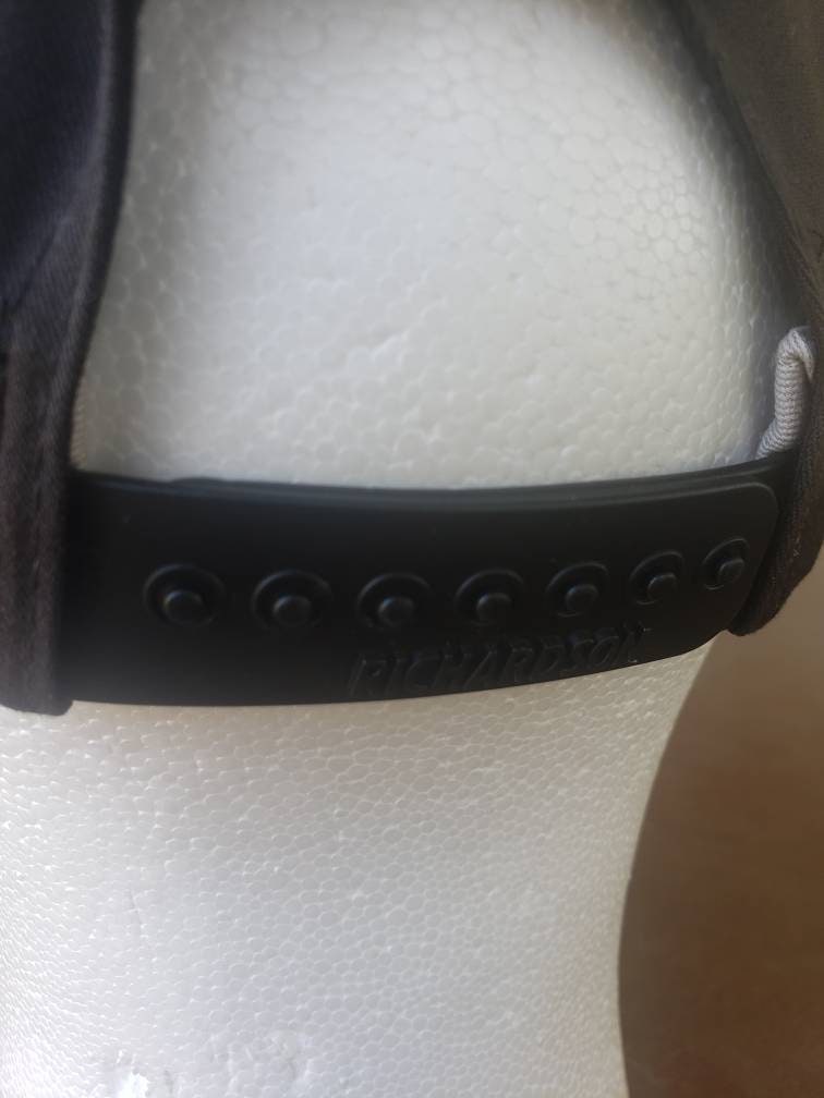 Oi Wreath Cap / Trucker Hat