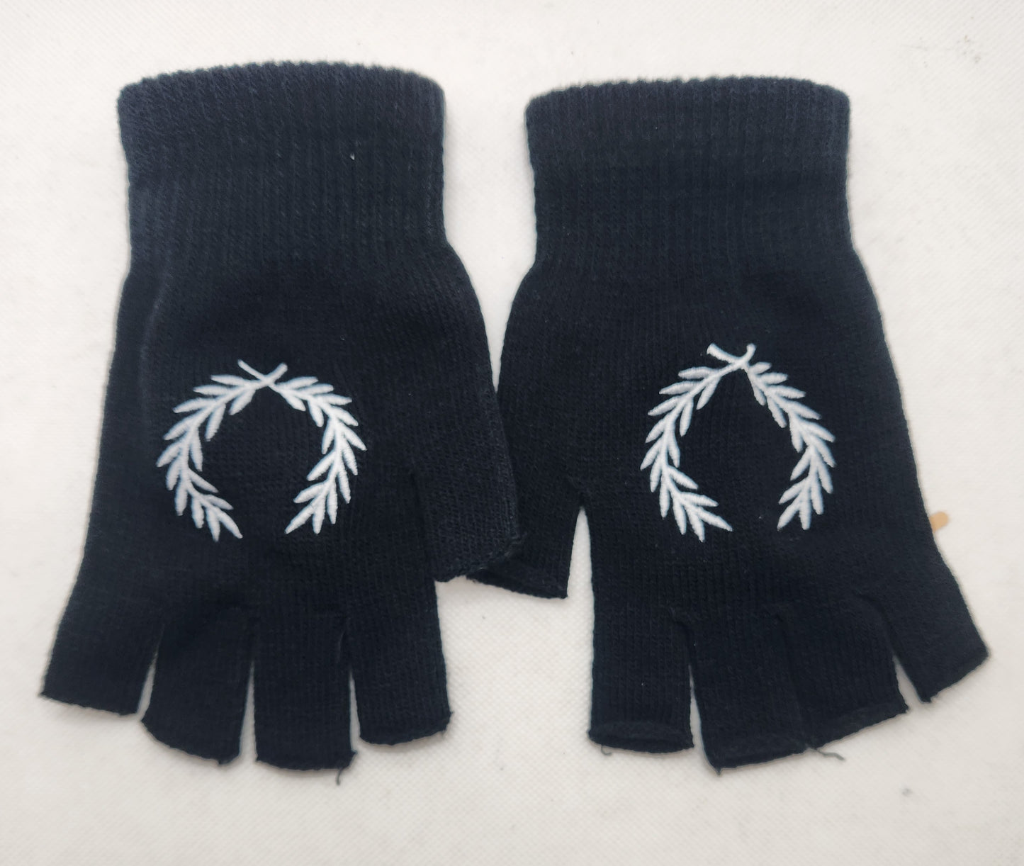 Laurel Wreath Knit Fingerless Gloves