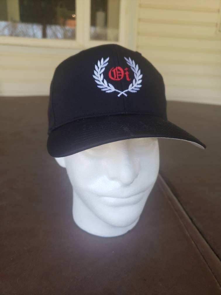 Oi Wreath Cap / Trucker Hat