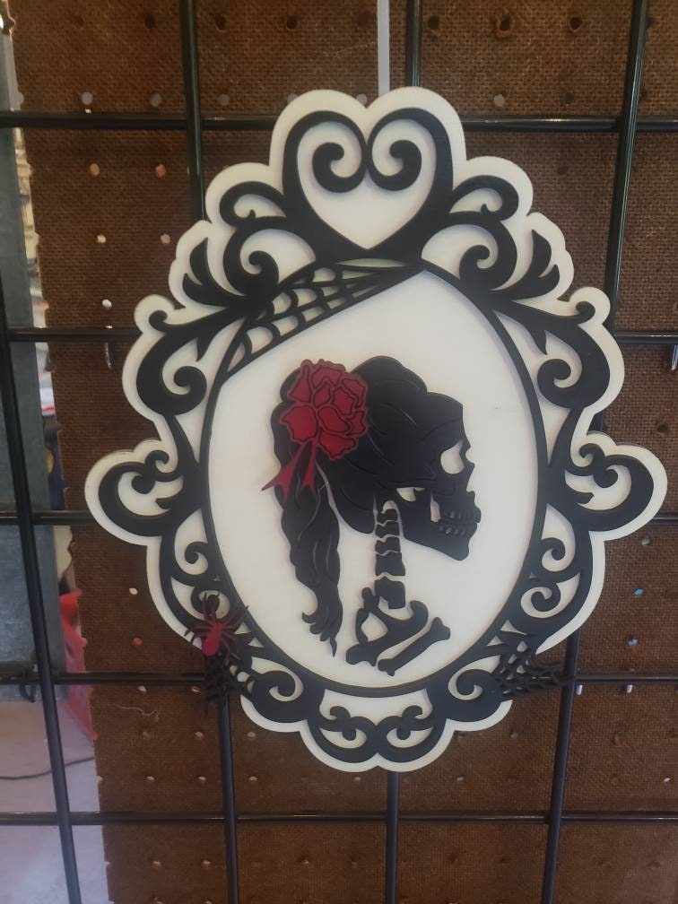 Cameo Skeleton Wall Decor