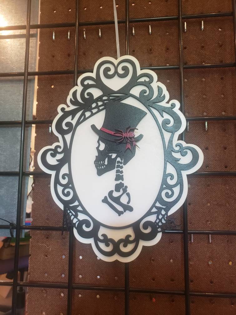 Cameo Skeleton Wall Decor