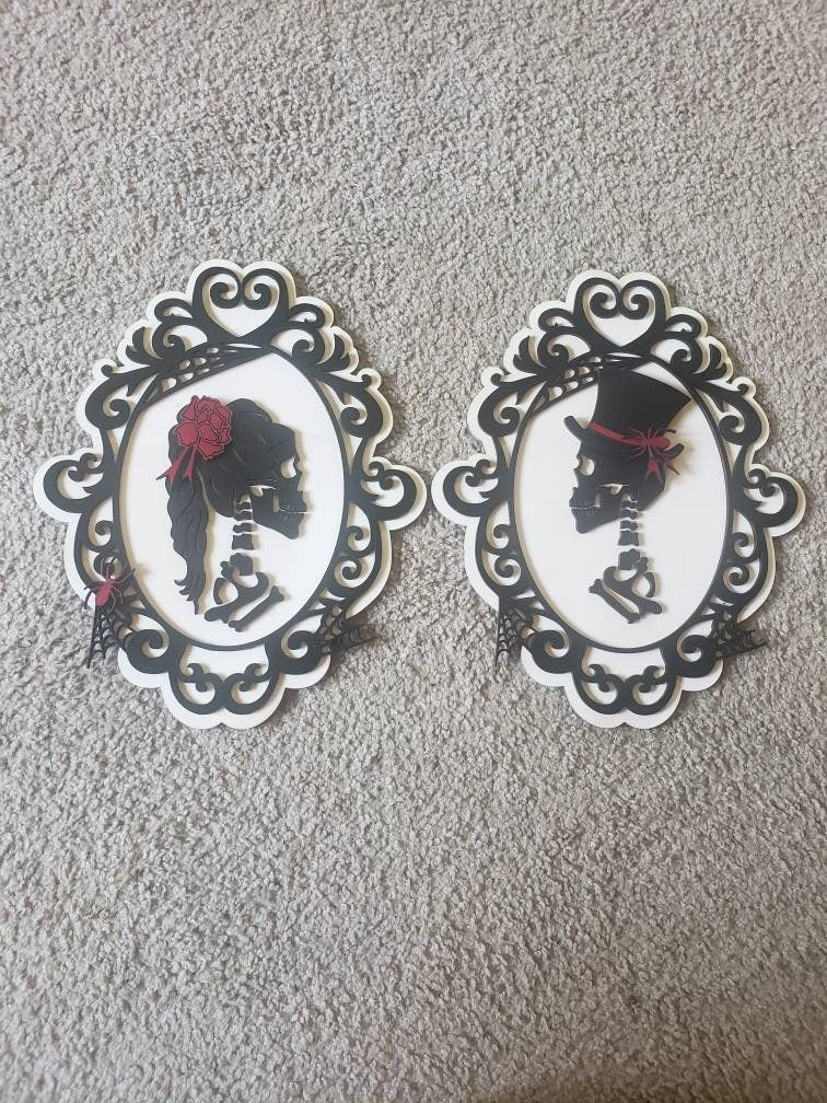 Cameo Skeleton Wall Decor